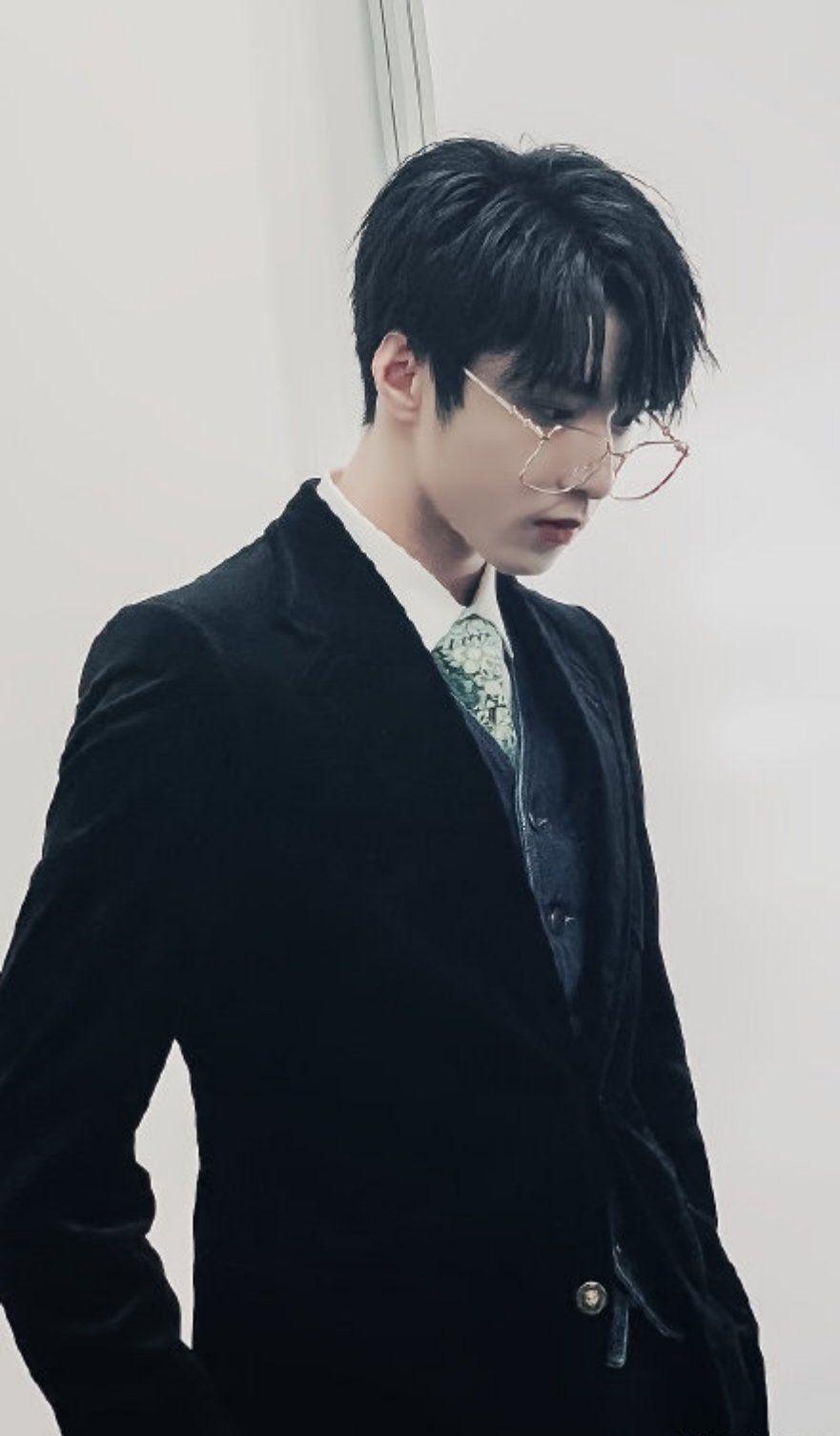 姐妹分享一下刘耀文高清壁纸呗