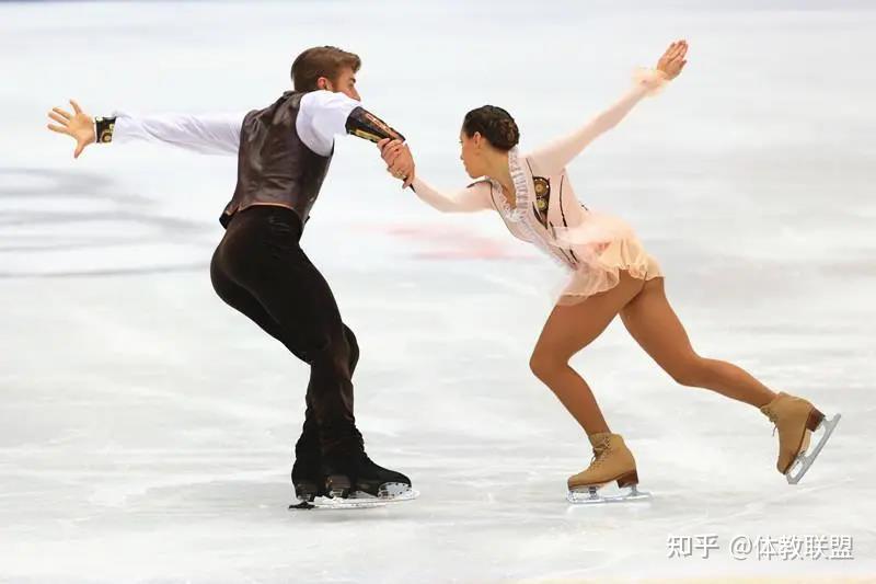 久而久之,双人滑男女搭档之间互通情愫也就不足为奇了.