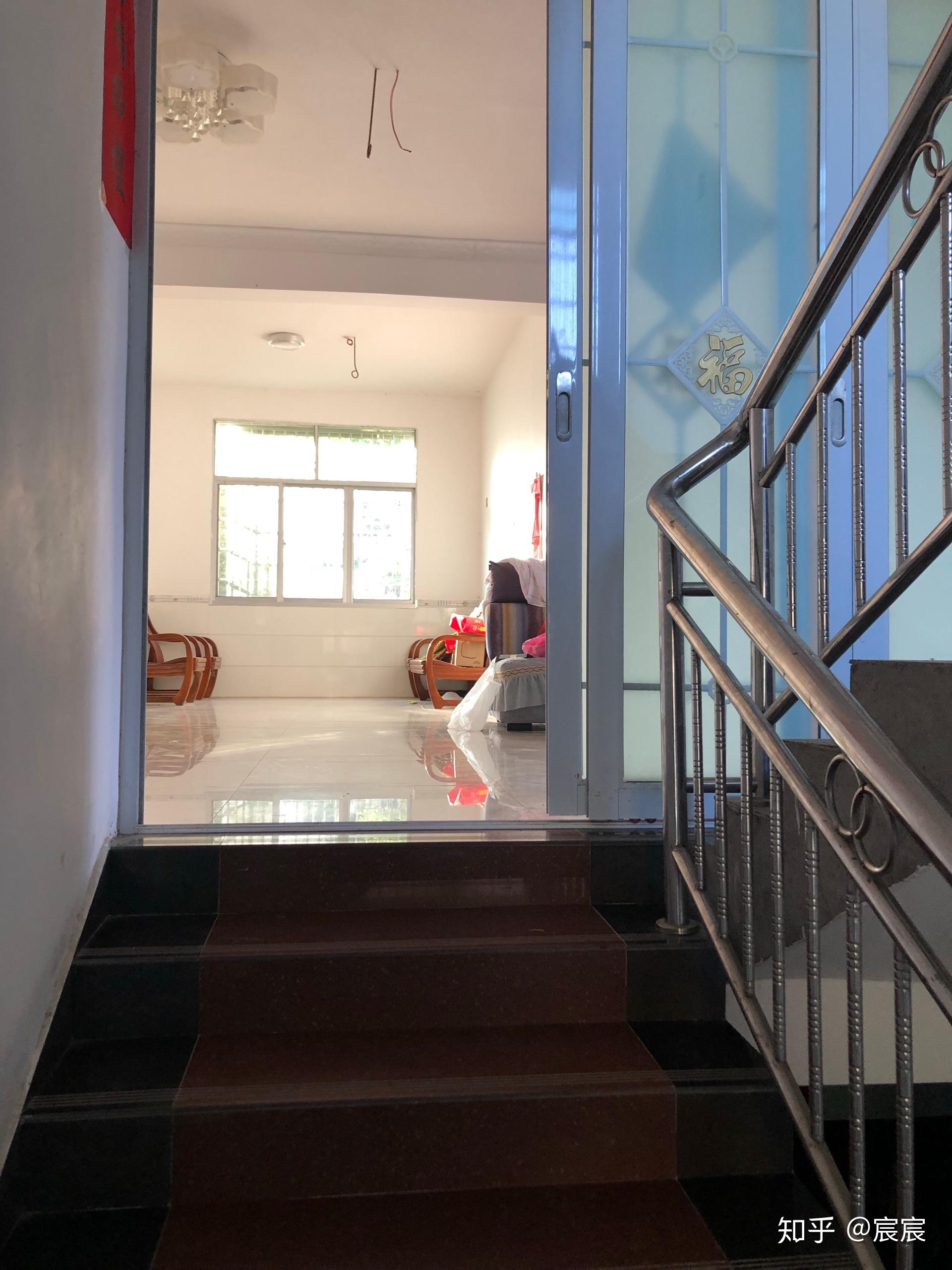 没有考虑那么多,主要是自己也不懂,出现这么个问题,图中所示为二楼,上