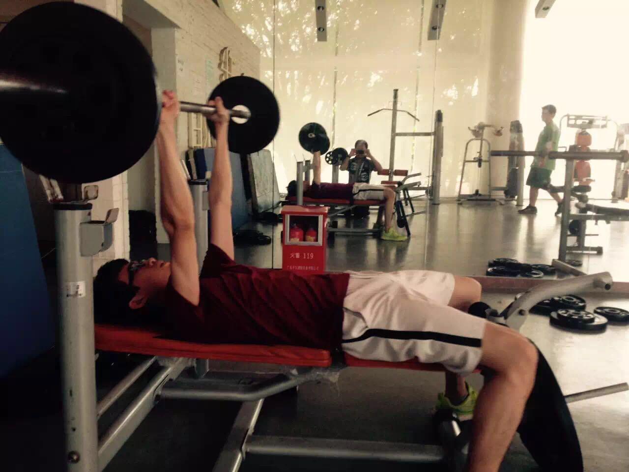 男性从瘦弱到强壮,拥有一身肌肉是种怎样的体验?