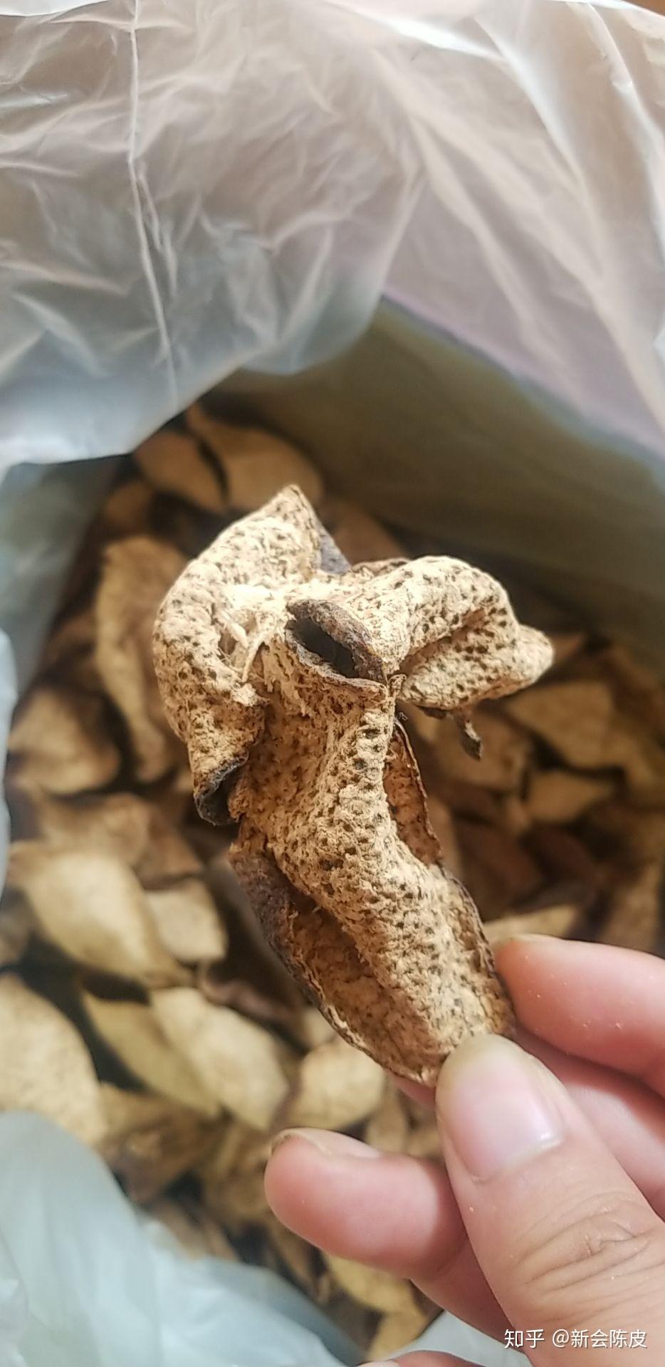 洪记每天一说,新会老陈皮颜色越深年份越高吗?