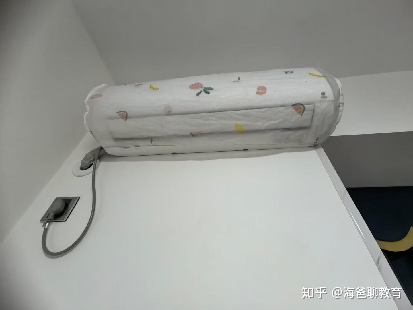 请人给空调加制冷剂收费150,看到他身上掉出个黑东西,我给了300