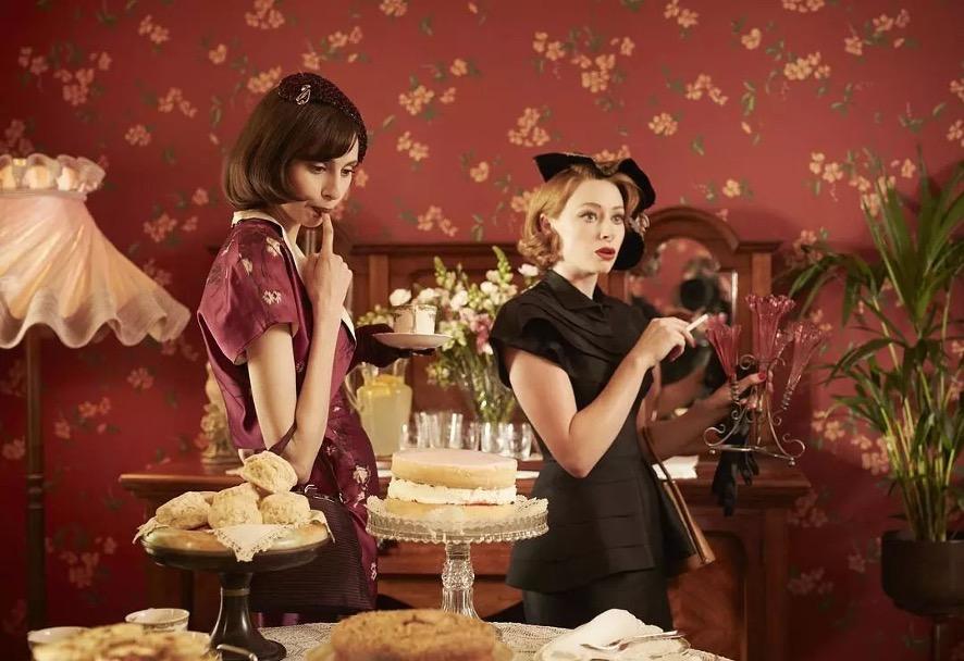 要很多的爱还是很多的钱?│《喜宝》穿搭大盘点