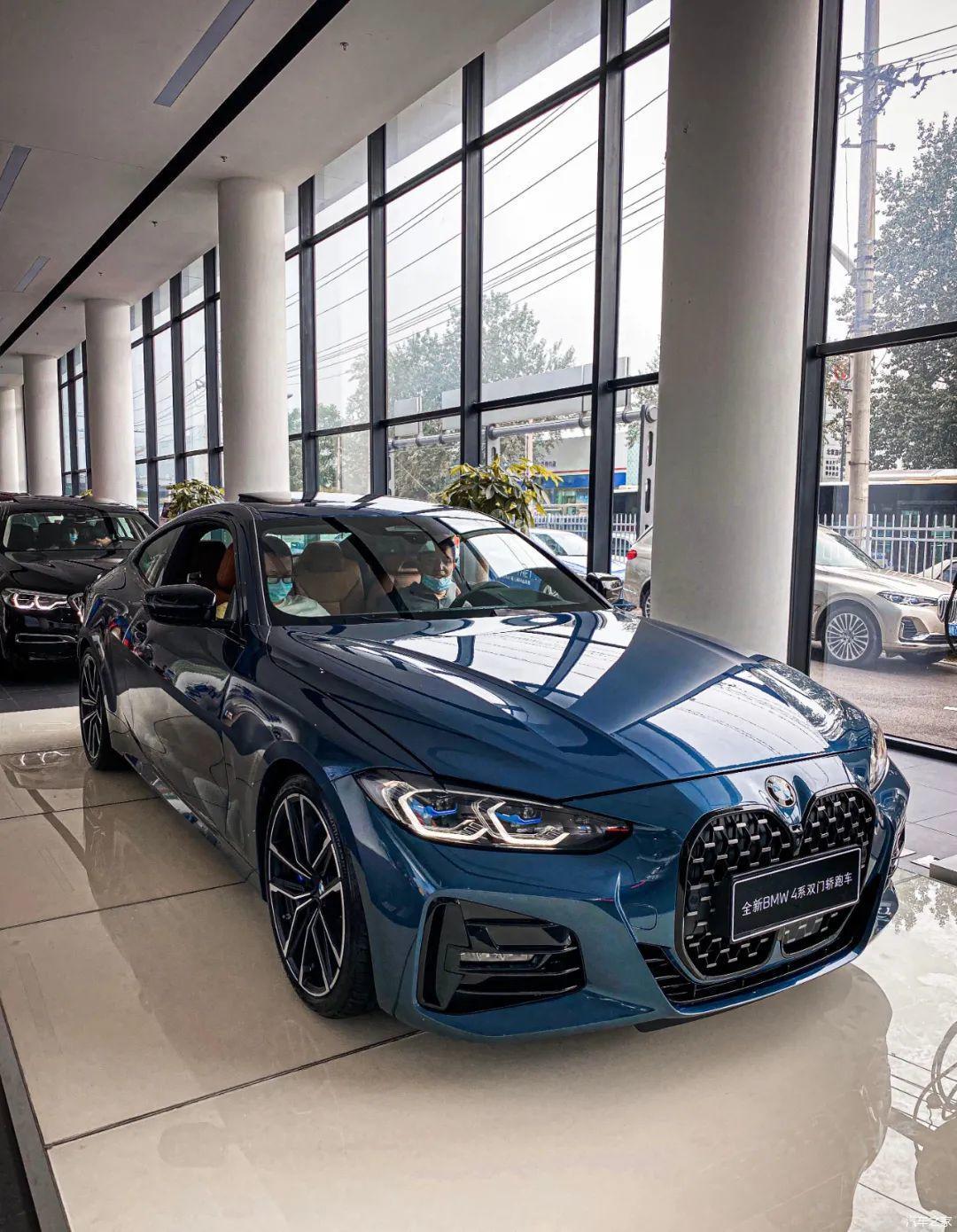 热度持续升高全新4系到达各地宝马4s店展出