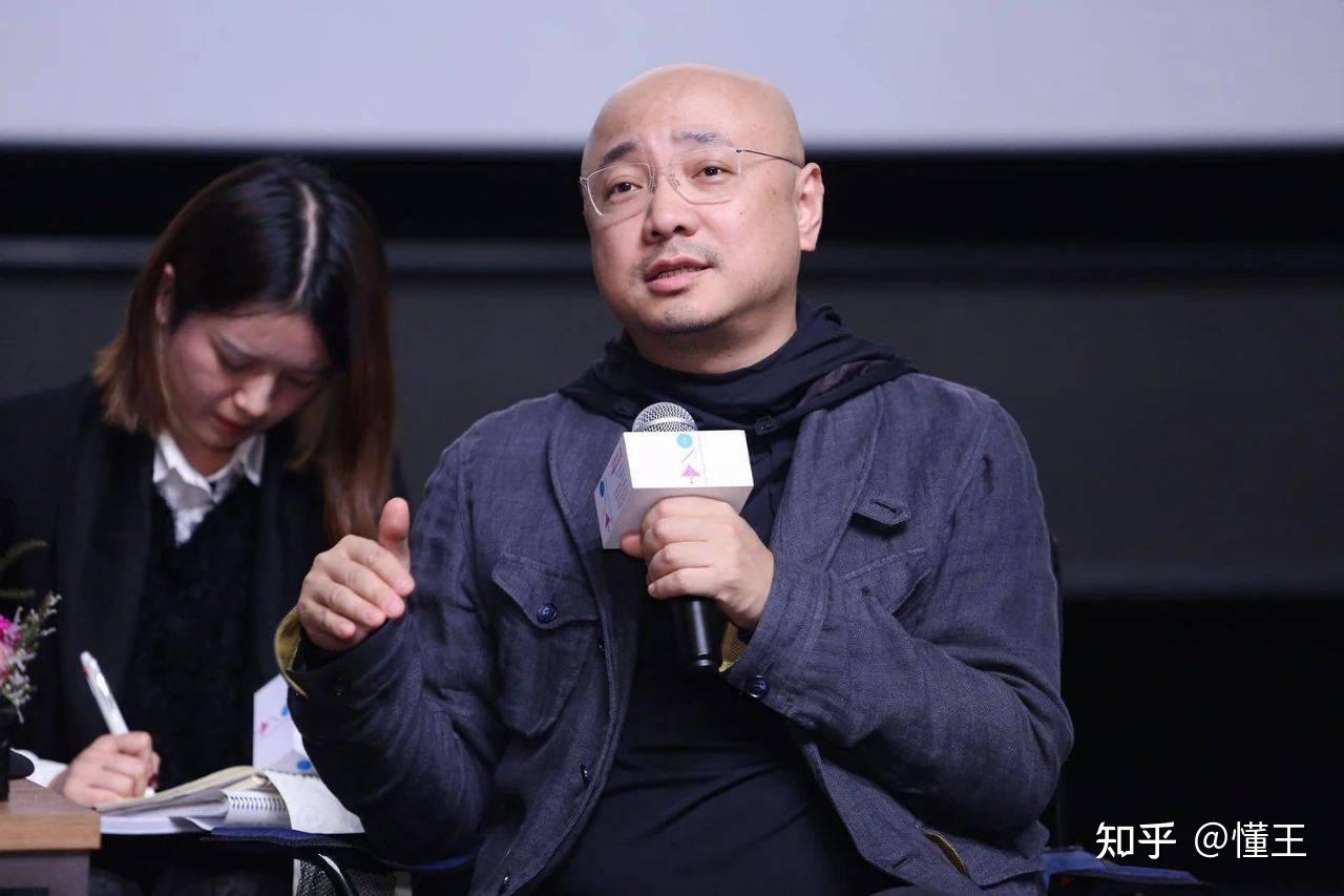 还有说法是他卖了千万豪宅就是要移民出国,虽然徐峥多次否认了这个