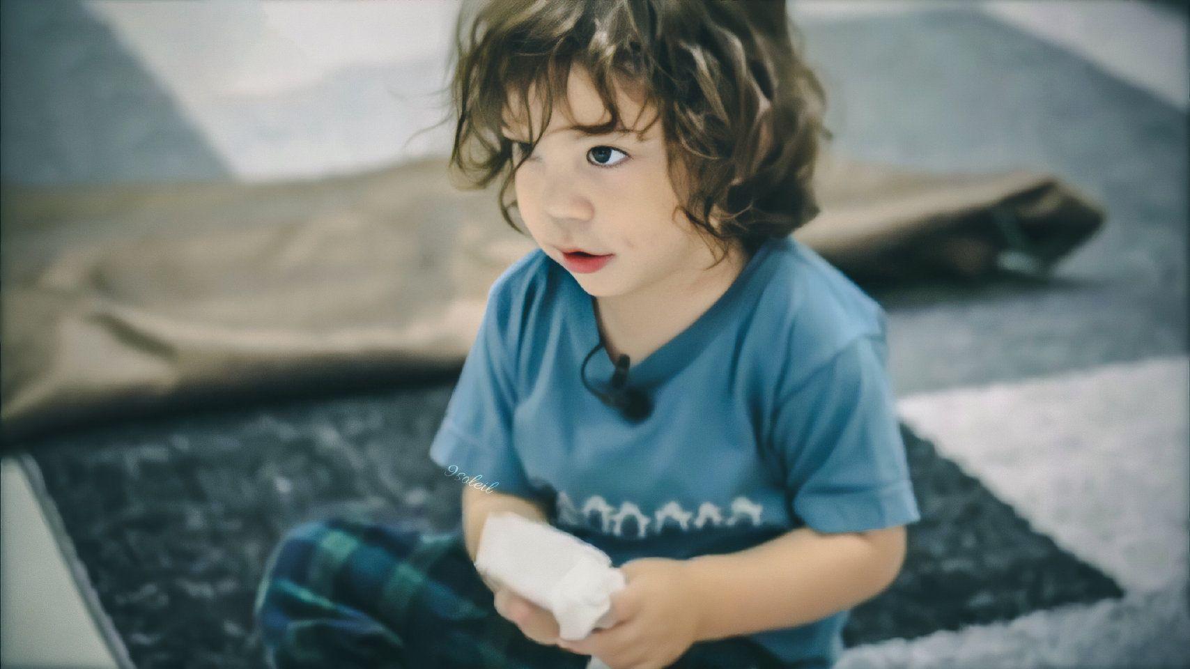 有哪些好看的多格拼接萌娃壁纸