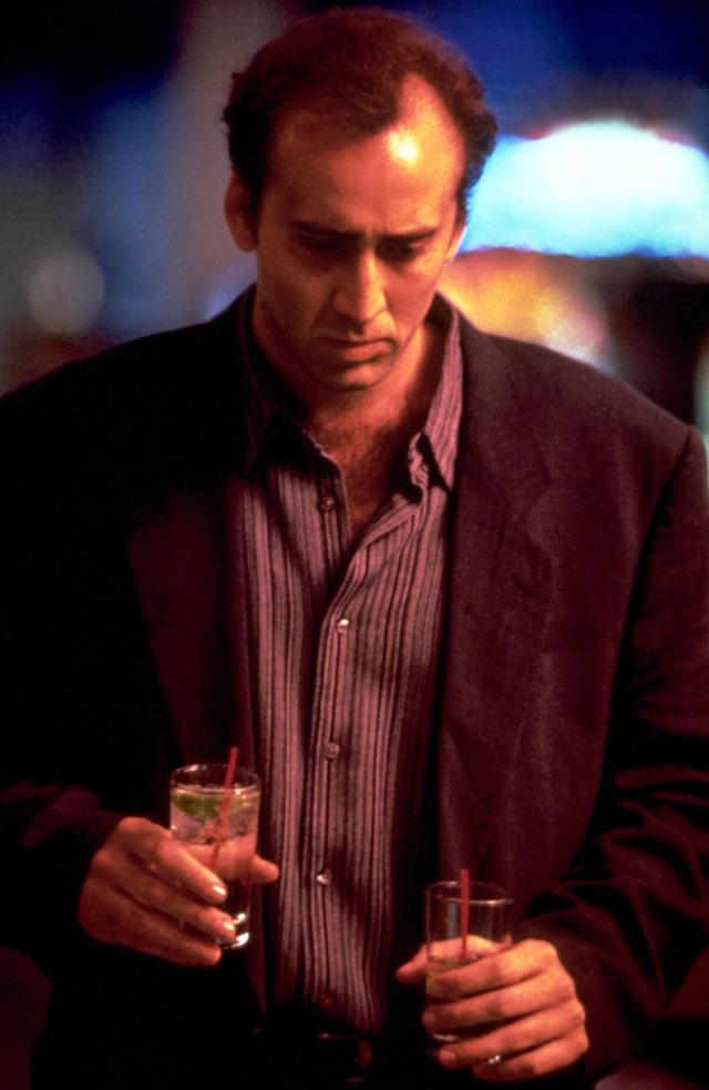 电影公司的编剧 本嗜酒如命,终日醉生梦死,被公司开除后,他变卖所有家