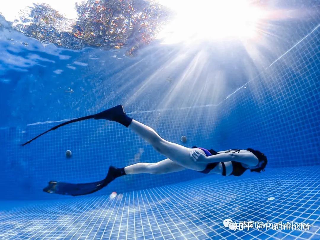1.1 踢蹼2.1 泳池篇自由潜水底人像写真的一些姿态以及建议.