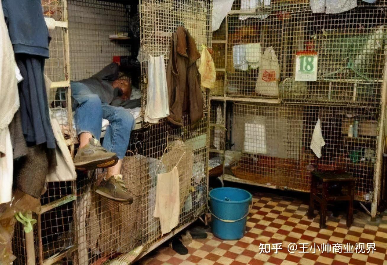 16平米390万?只能住水管房,笼屋,香港的房价压垮了年轻人