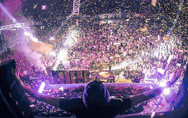 抖音美食的那个音乐是什么名字_抖音美食节目_抖音网红美食音乐节