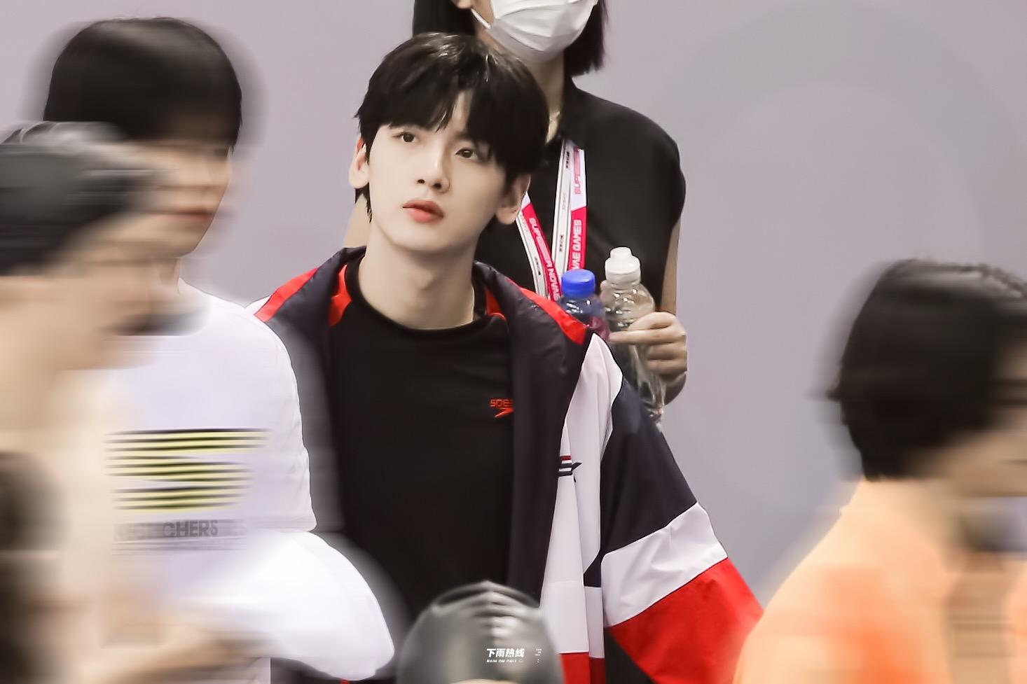 大家可以晒一晒自己收藏的翟潇闻壁纸图吗