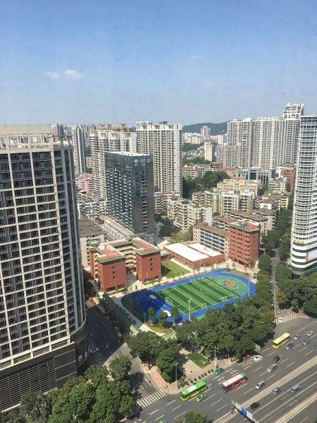 臨近地鐵5號線動物園站,樓下是廣州大道中公交站學位:水蔭路小學,執行