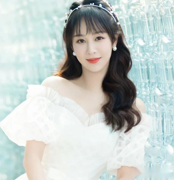 杨紫也许你不是娱乐圈里最美的那个但你一定是圈里最耀眼的那个