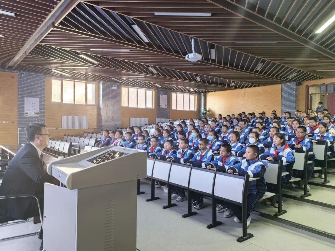 线上线下校内校外让法治宣传教育基层行有看点更有亮点