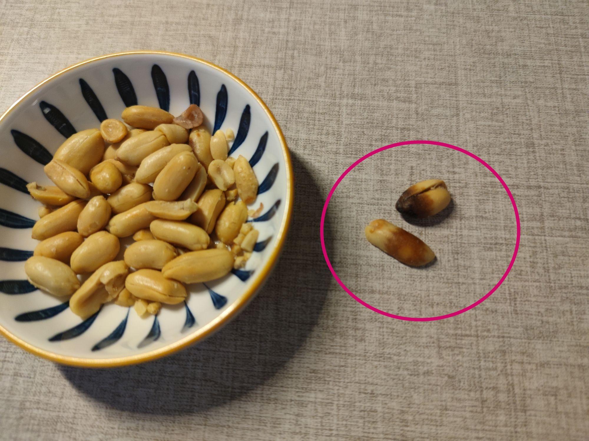 花生出现这种黑斑是怎么回事?