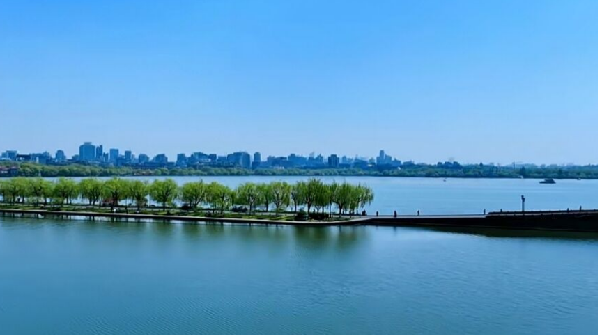 钱塘湖春行风景图片