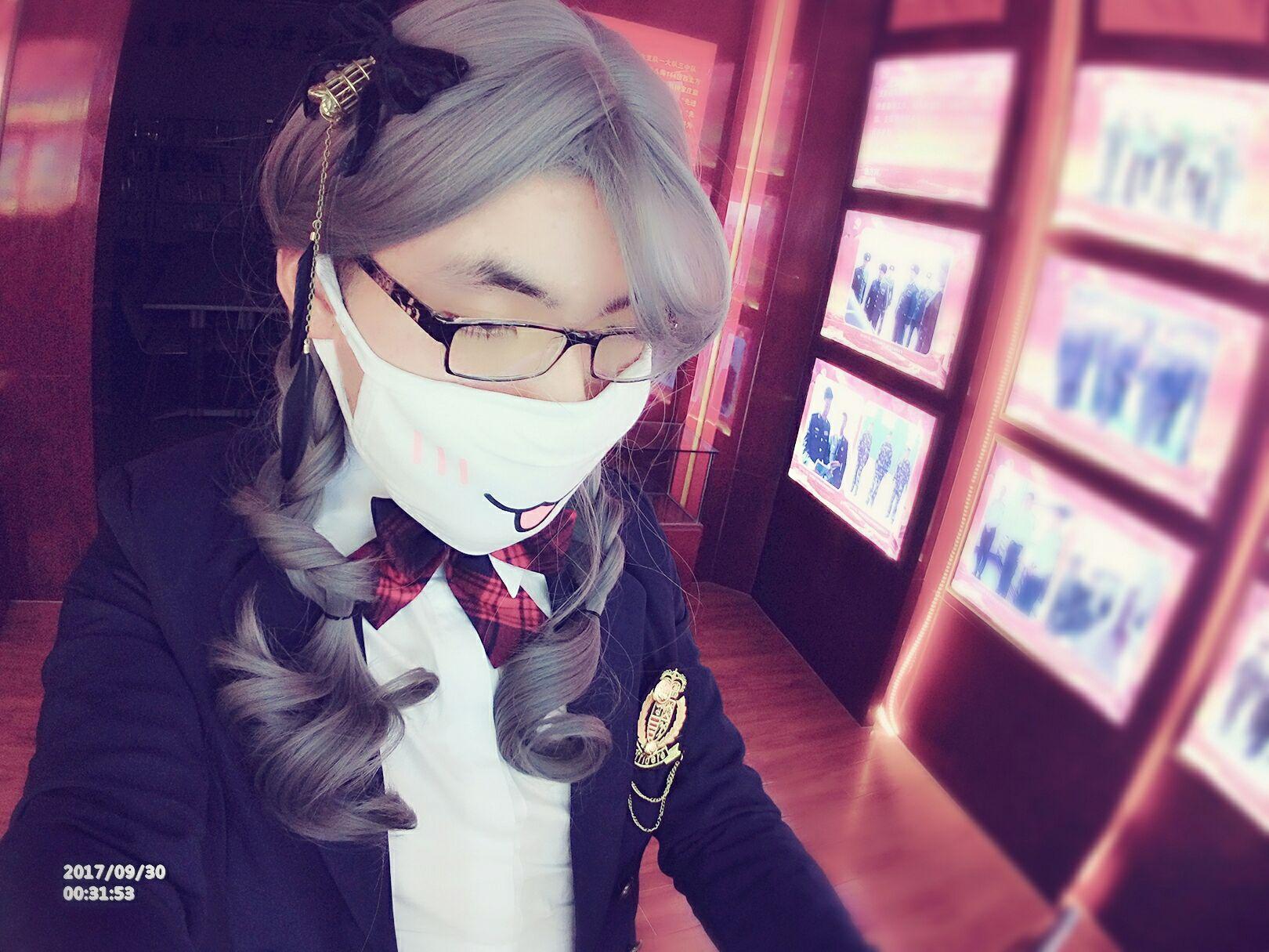 女朋友隔着手机屏幕聊什么污话题都不害羞。