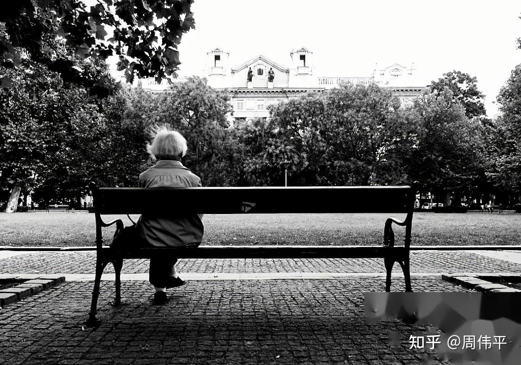 70岁老人的悲哀：没有退休金和存款的生活，到哪都是累赘 - 知乎