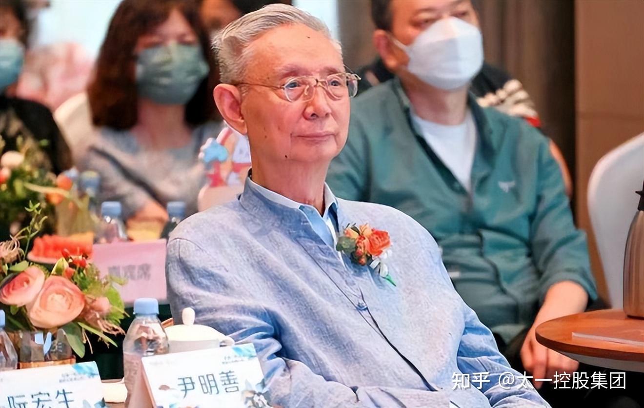 5%,本着一碗水端平的态度,陈巧凤和儿女尹喜地,尹索微持股比例同为24.