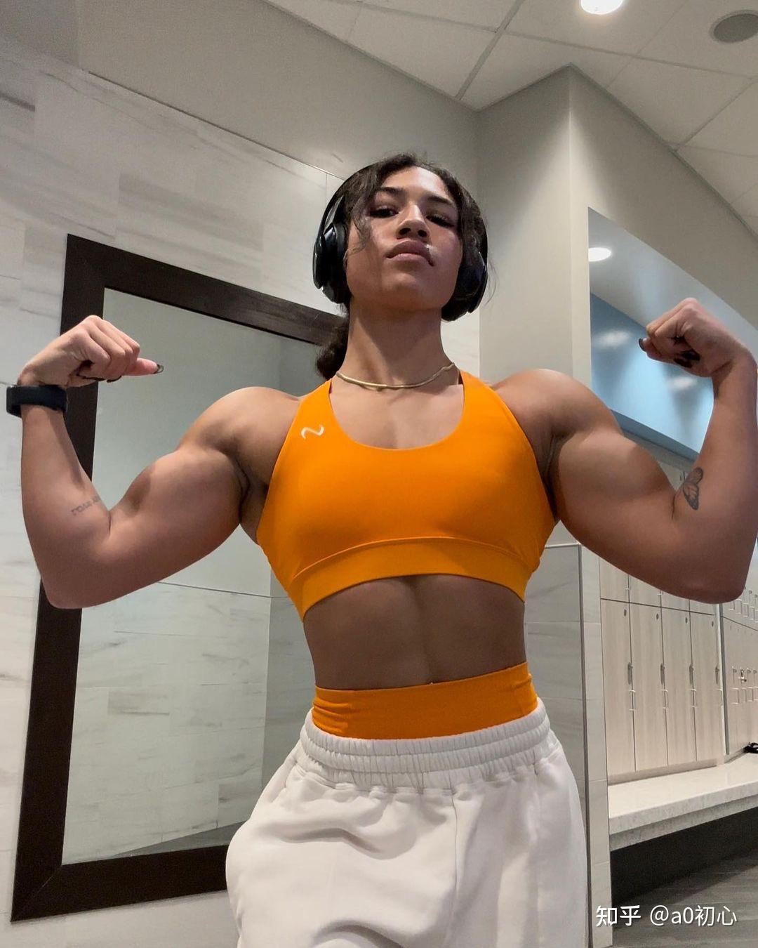 强壮的女士健身房锻炼身体举重运动员