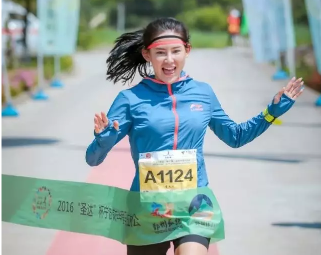 跑圈颜值女神李文杰禁赛期67坚持训练2021年12月才能重返赛场