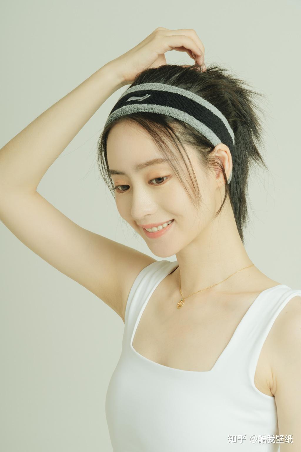 90后演员依灵戏外清新灵动戏内反差演绎高冷女警花