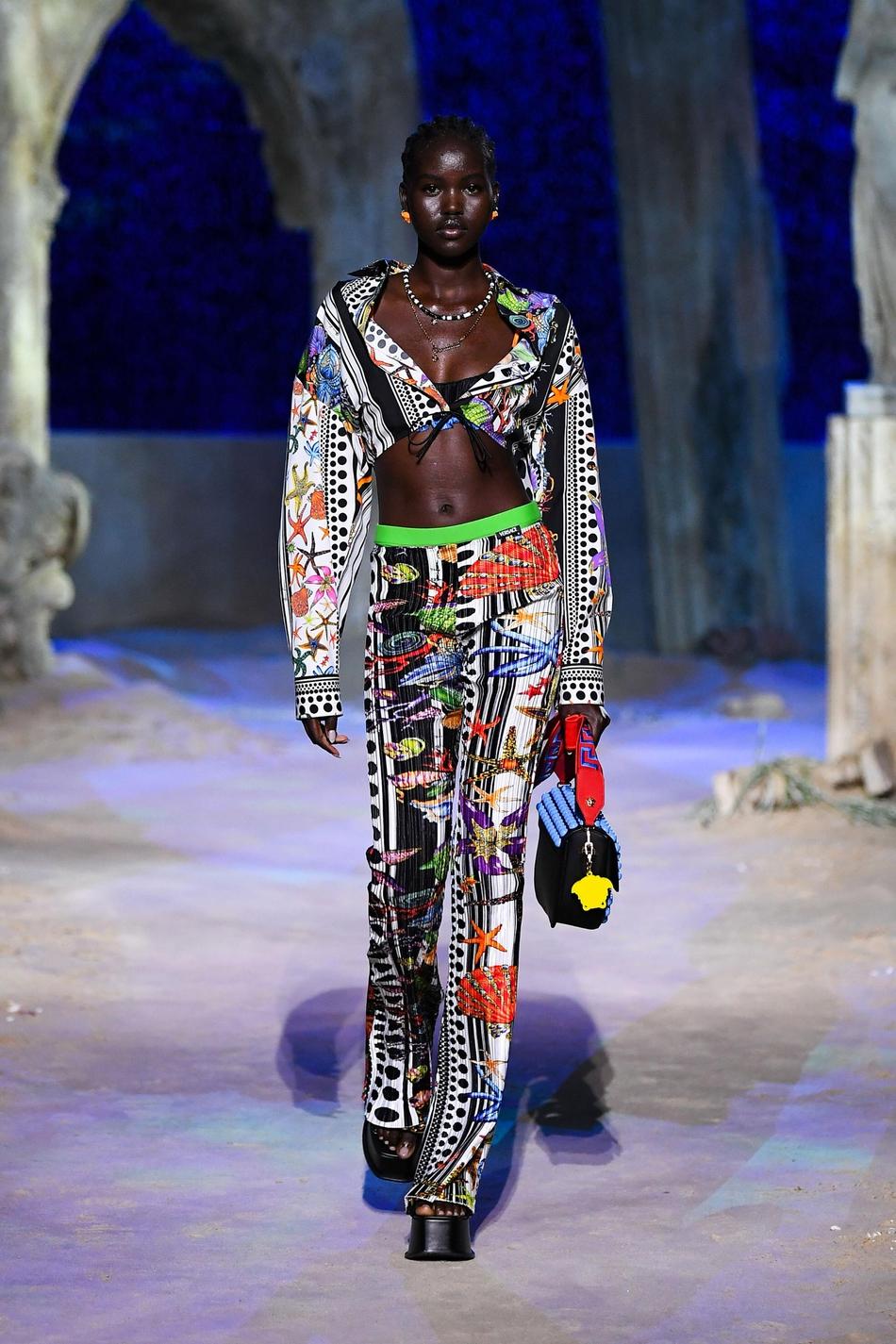 秀场分享versace2021春夏女装系列