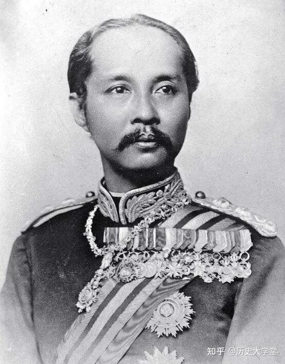 因此,在泰国民众的眼中,曼谷王朝第一任国王通銮,也就是拉玛一世不仅