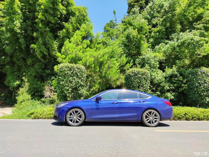 自带豪华气场国产力作红旗h5还不错