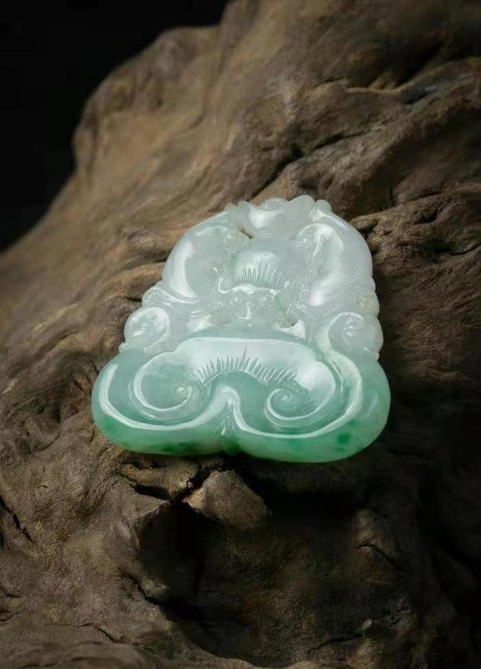 面目可憎”的蝙蝠，在翡翠雕刻中“身价大涨” - 知乎