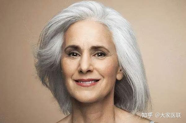 为什么白头发越长越多?你以为是老了,提醒:或是缺乏4种营养素 - 知乎