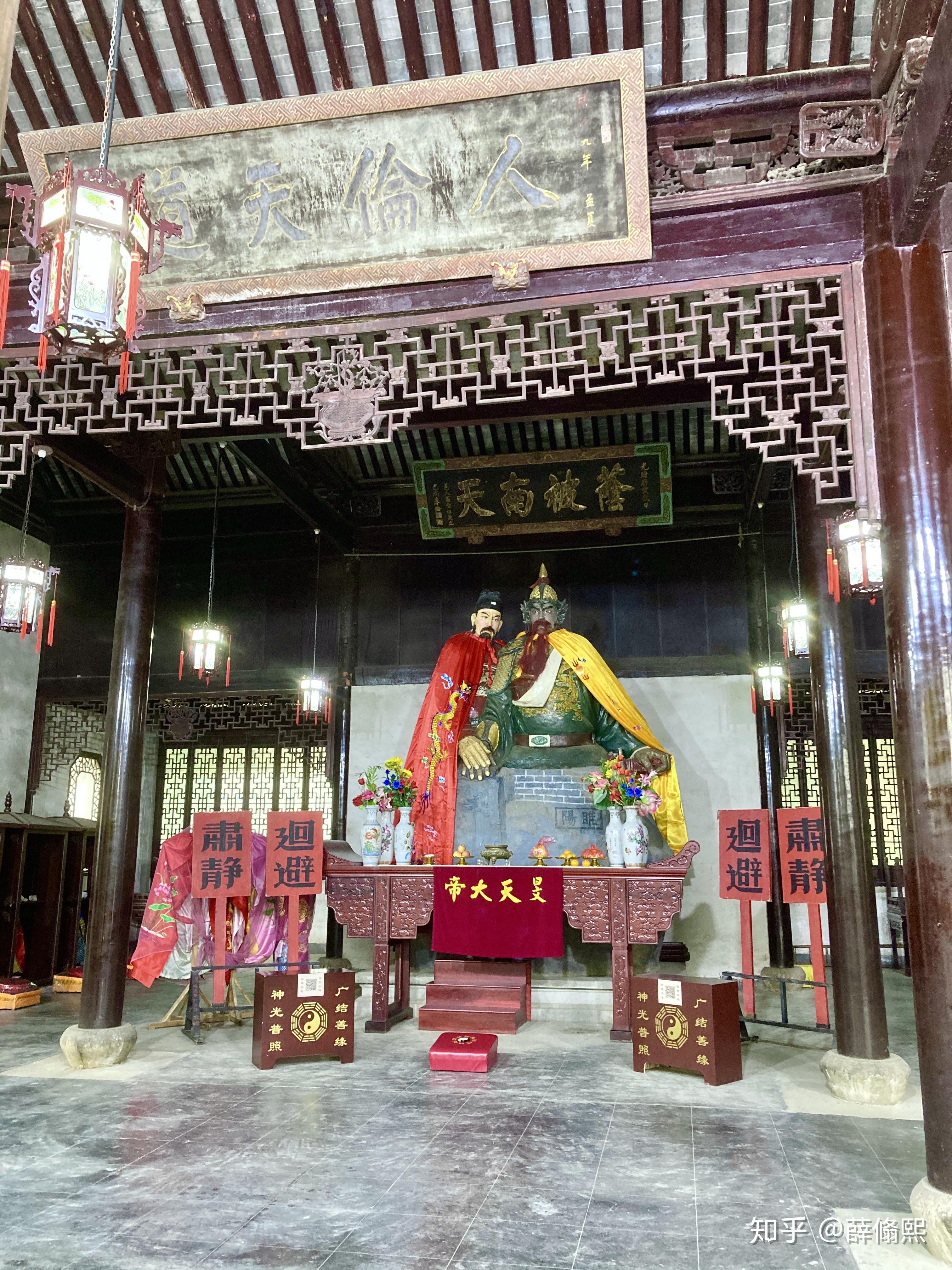 惠山张中丞庙门口的一双铁脚