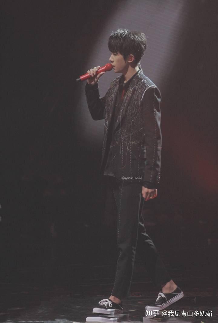 易烊千玺唱喜欢你 v2-68baedcc6d2faf6a611350d618969f7e_r.jpg