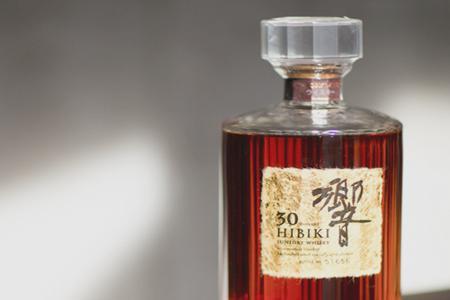 瓶子比酒贵，三得利旗下这款酒，堪称日本最美威士忌- 知乎