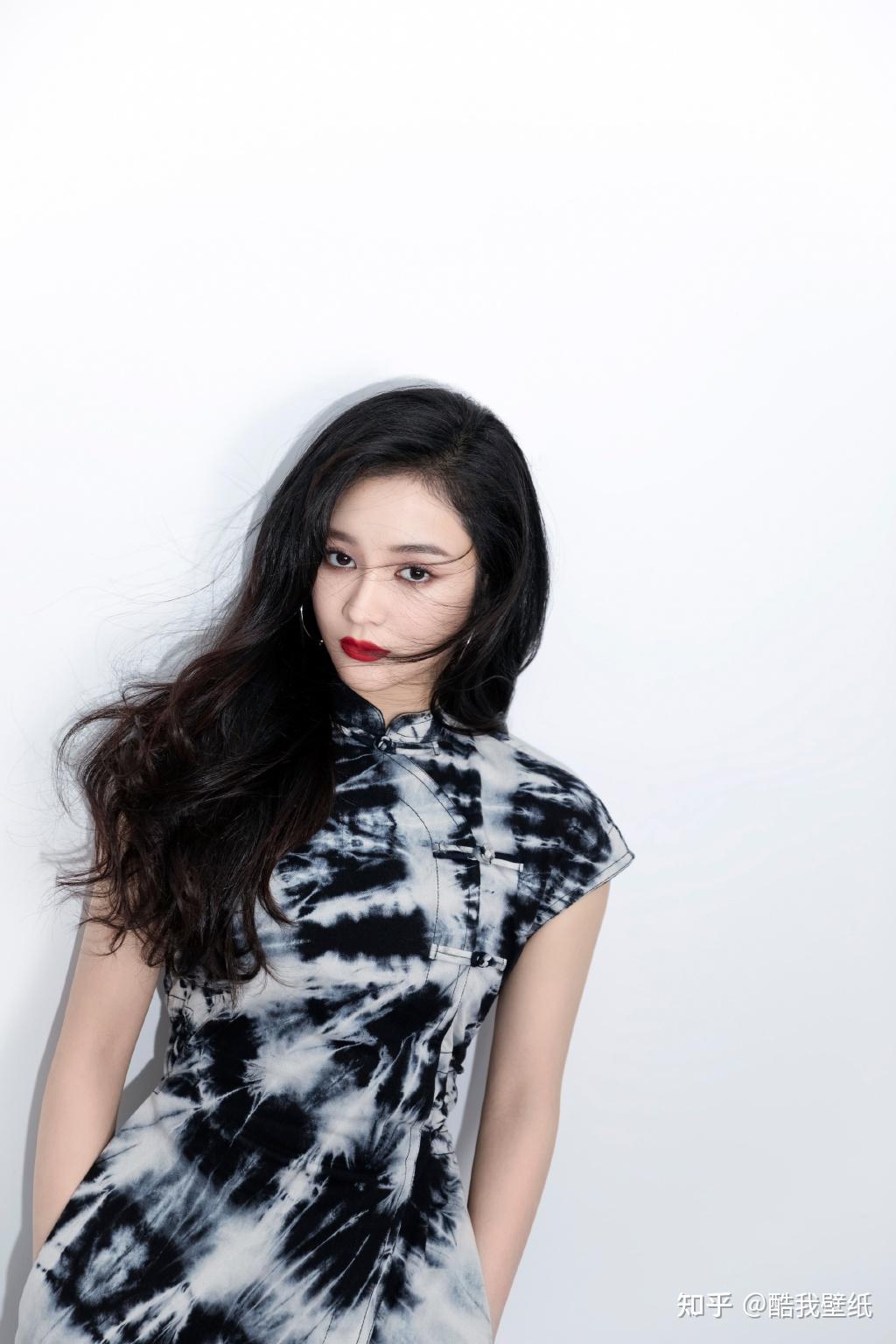 王一菲水墨旗袍大片都市风冷艳红唇自带气场港味十足