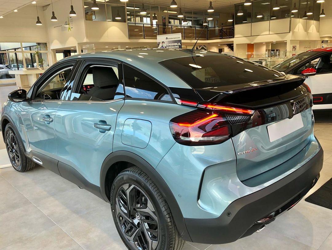 全新雪铁龙c4实拍采用轿跑式风格跨界感很强