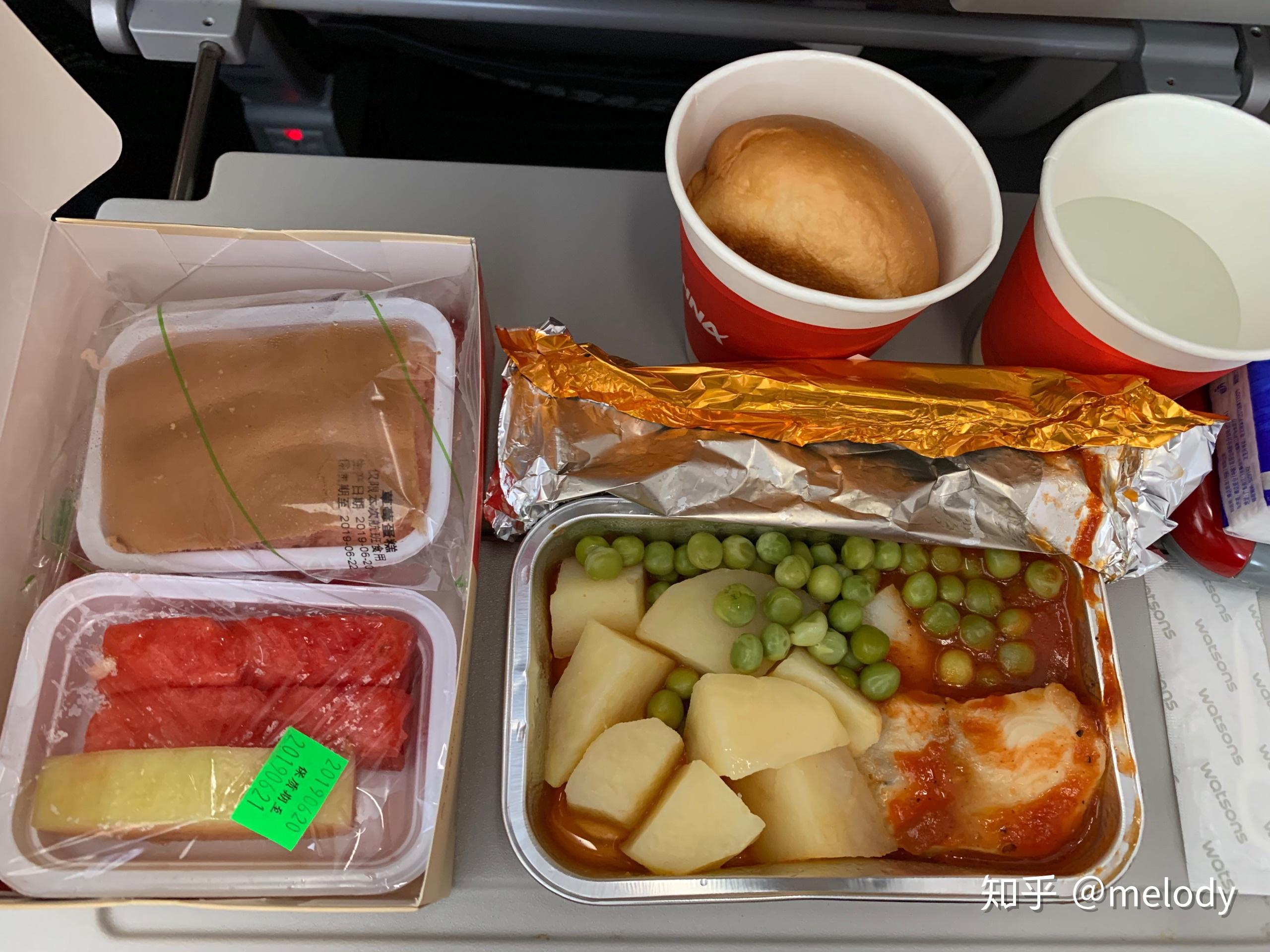 飞机餐回来了！多家航空公司陆续恢复热食供应