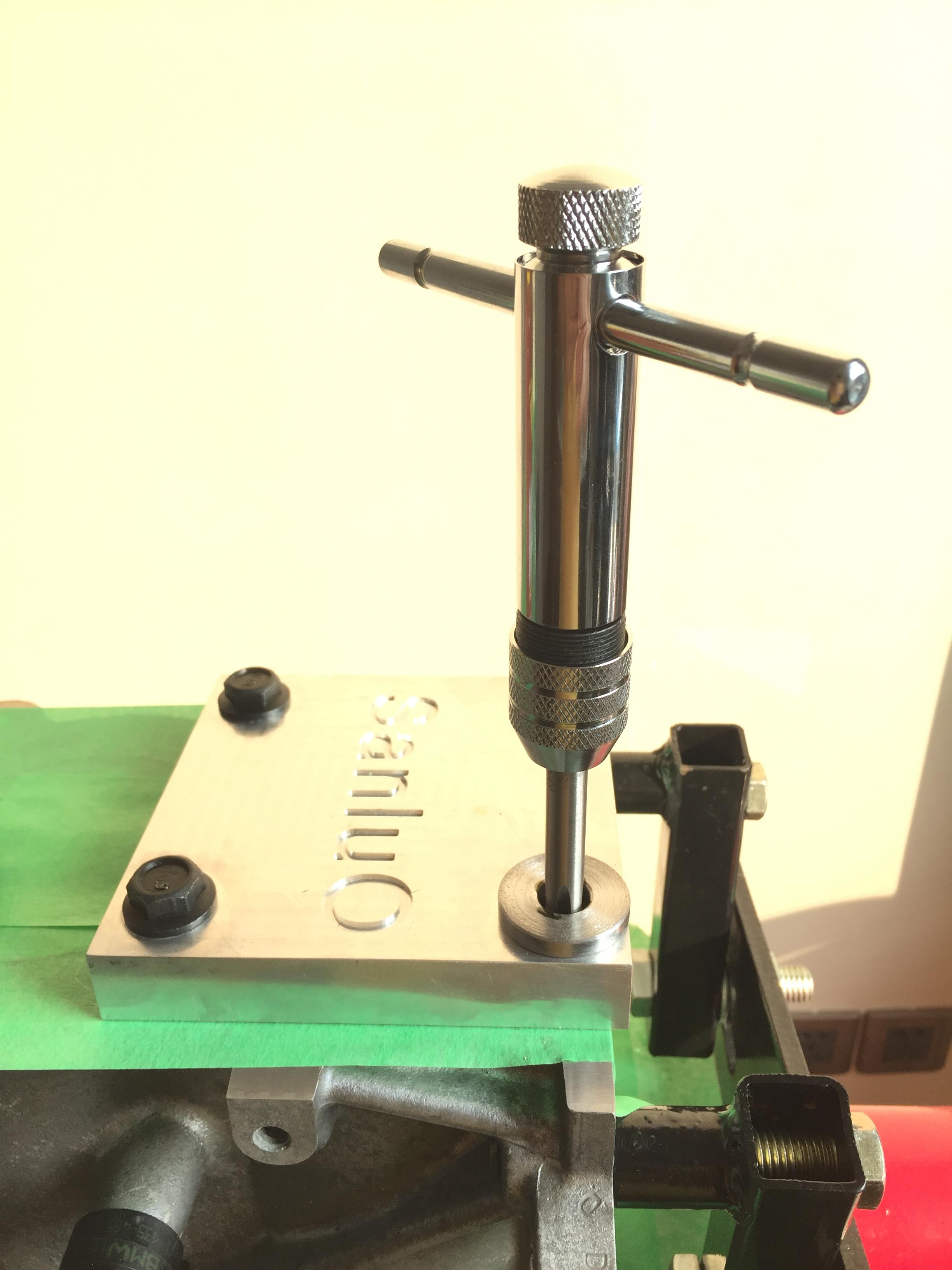 可以看到最后几圈螺纹并不是完全成型的,伍尔特称为扩张或者挤压螺纹