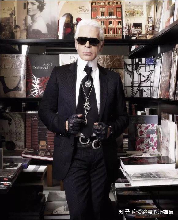 「老佛爺」karl lagerfeld 卡爾·拉格斐去世,如何評價他一生的成就和