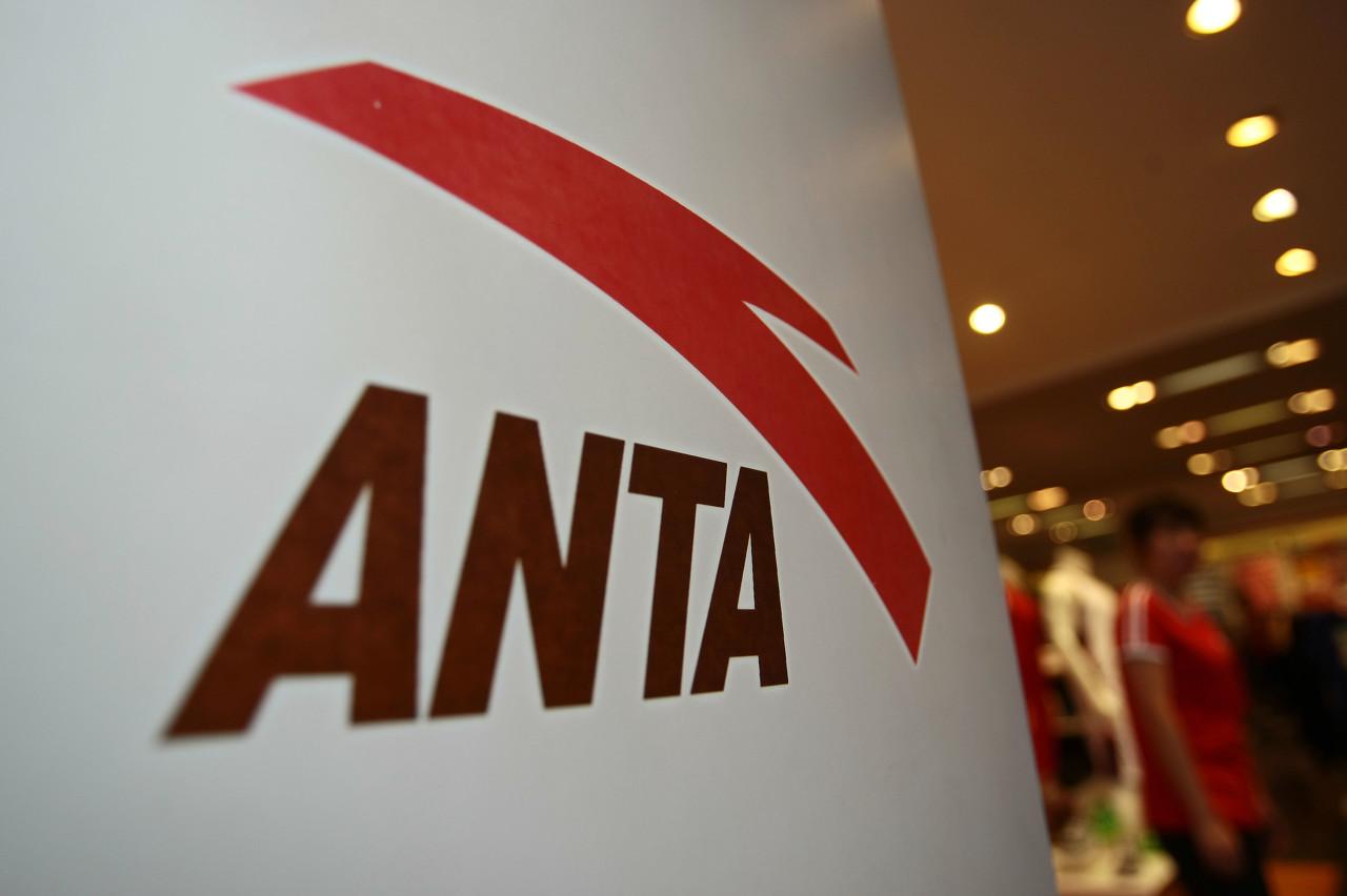 安踏主品牌营收被fila反超投20亿收购加盟店推进直营