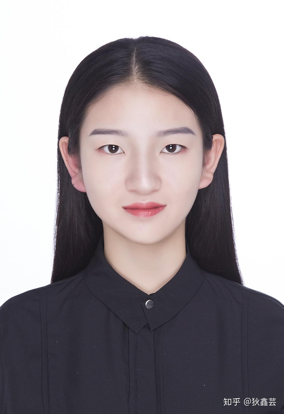 万能的知乎有没有人能帮我把这张白底照片换成红底的