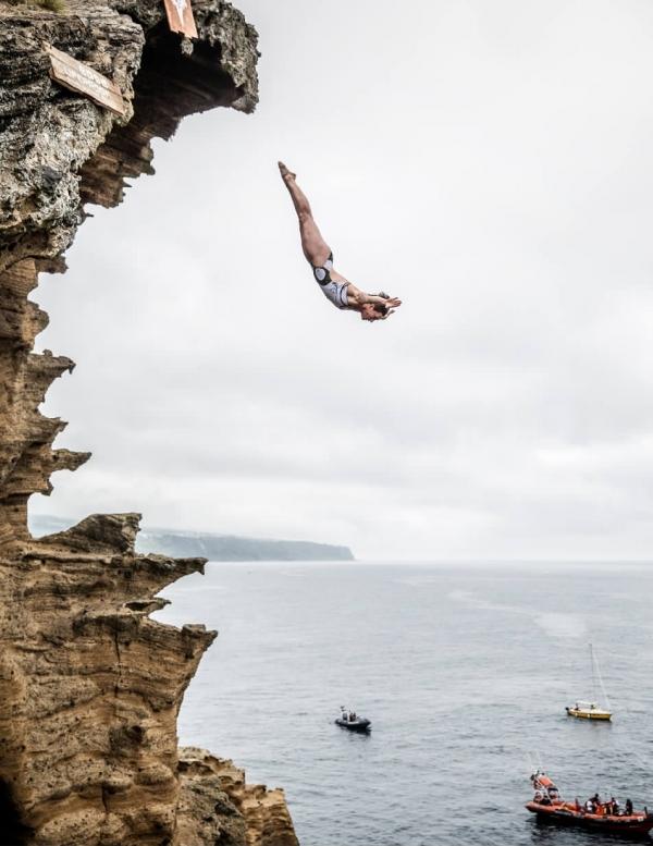 有一种自由落体叫悬崖跳水