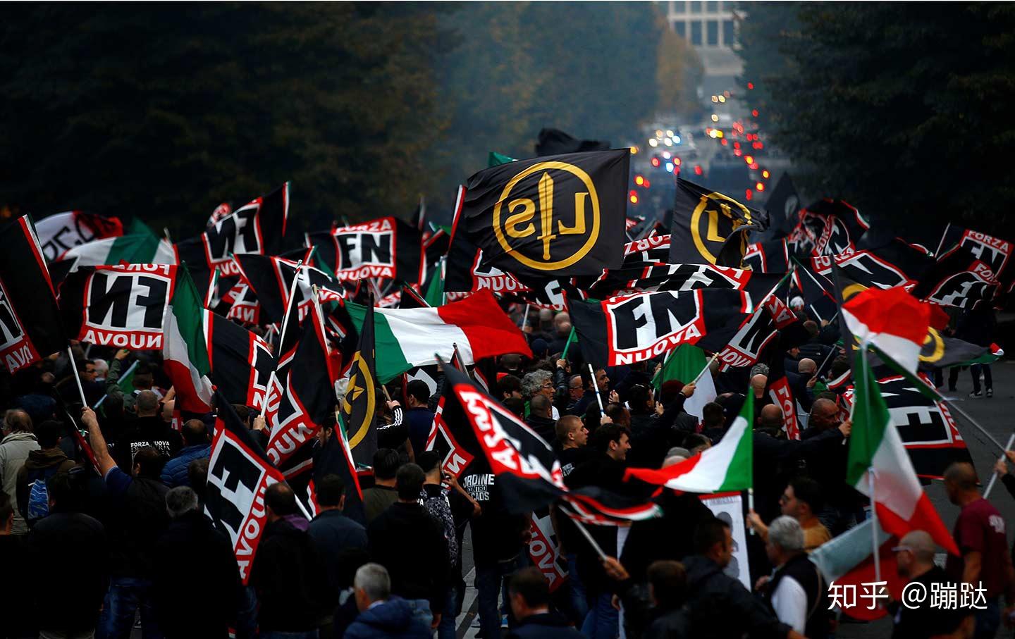 意大利警方突袭了一个极右组织还顺便发现了令人吃惊的