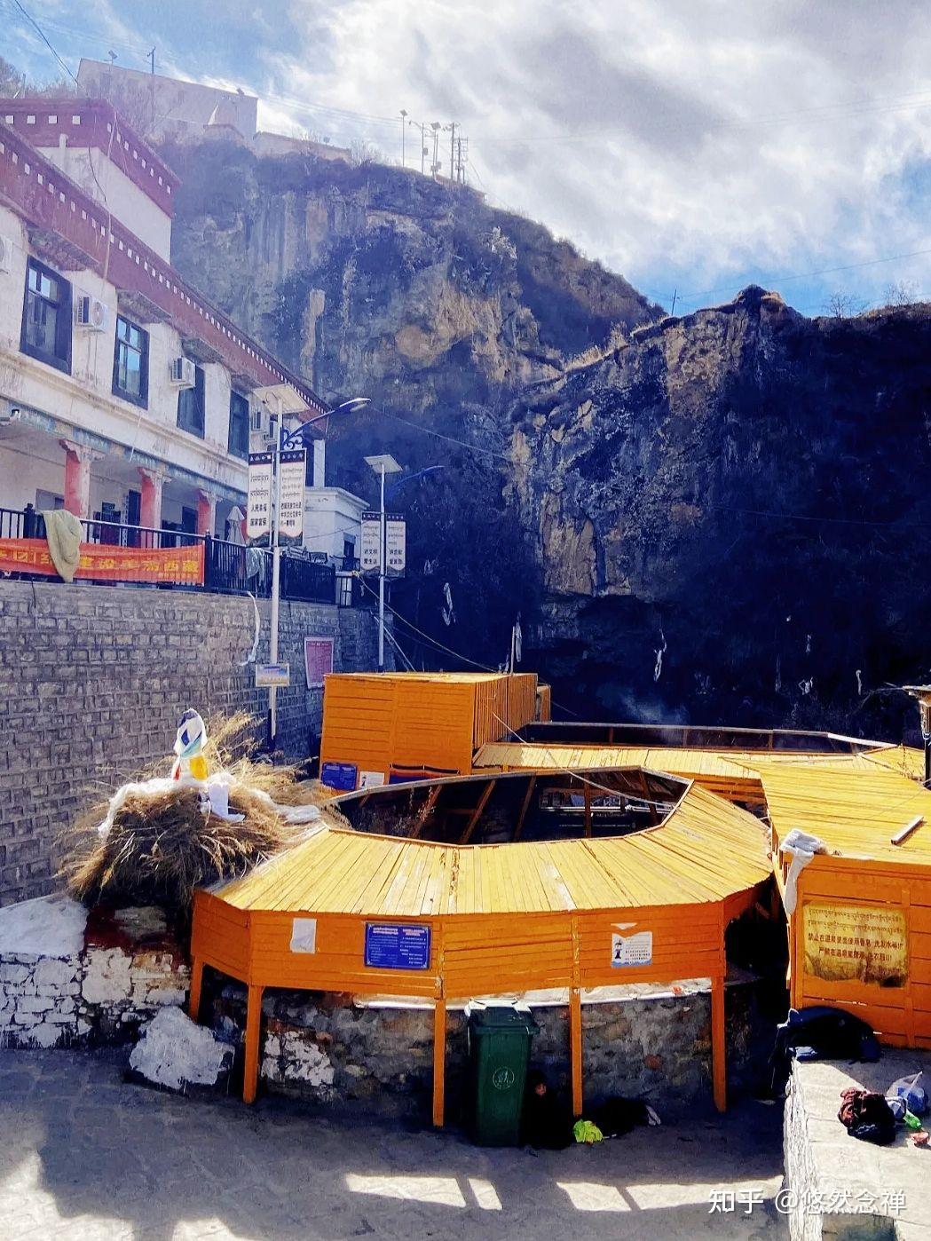 下午石姐和老马找了个地方画画,我和火火爬后山去德仲寺里看看.