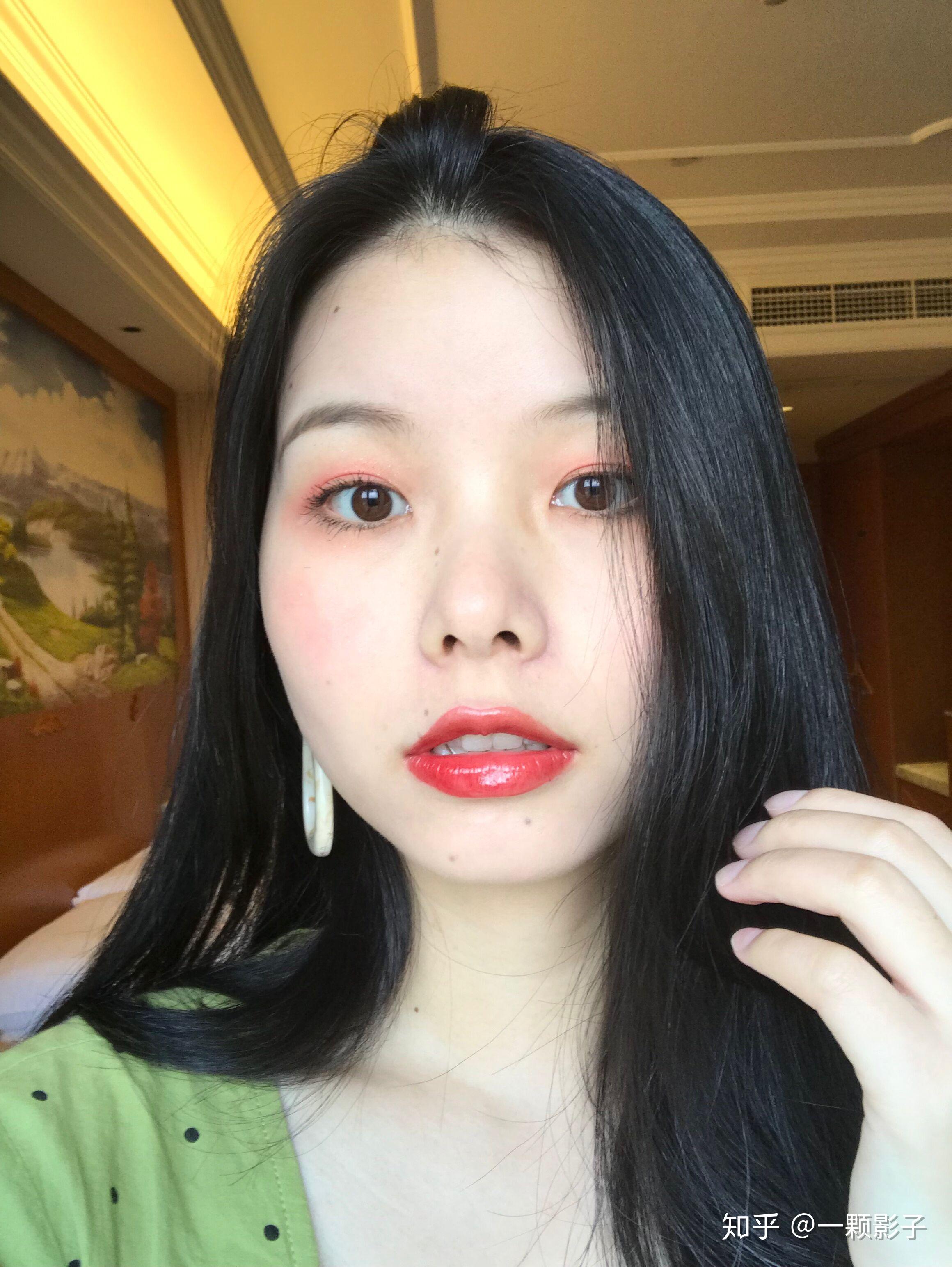 分享两个自拍技巧秒杀朋友圈99的大头照