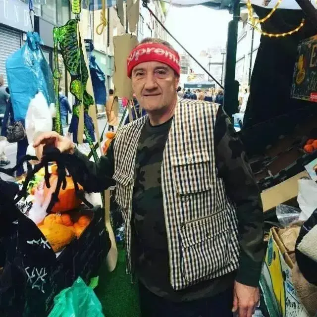 视频拥有supreme最多的人竟然是个卖水果的大爷