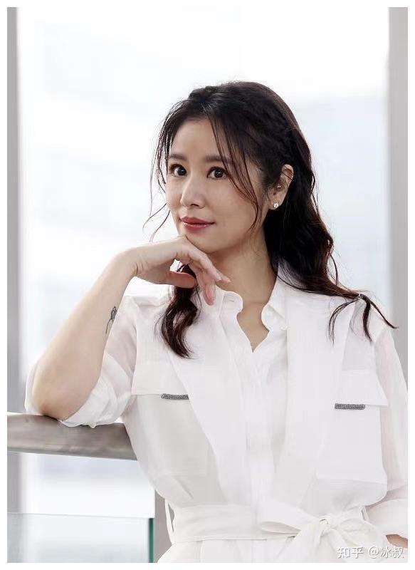 林心如新照老态毕露皮肤松弛不如普通人霍建华带娃2年没戏拍