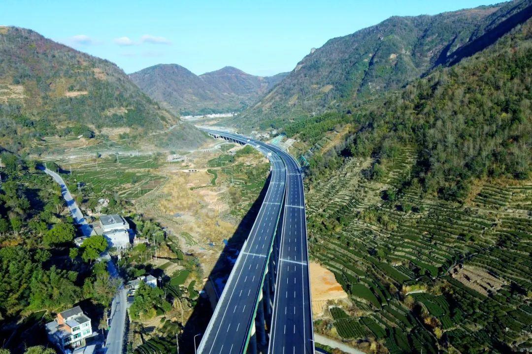 五子登科!中铁十七局再获全国公路建设最高奖 - 知乎
