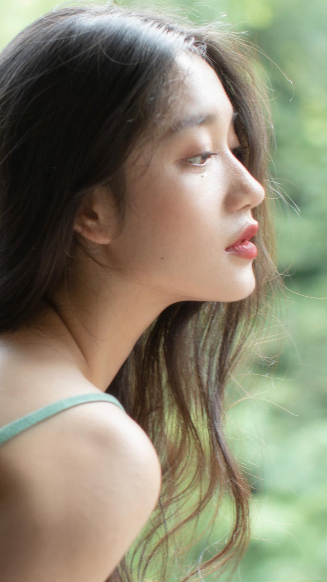 有哪些好看的全面屏手机壁纸或微信聊天背景图片