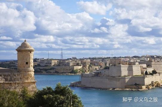 多米尼克国位于东加勒比海,与马提尼克岛,瓜德罗普相邻.